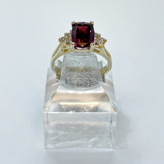 14K Red Garnet Oval with Diamond Detail