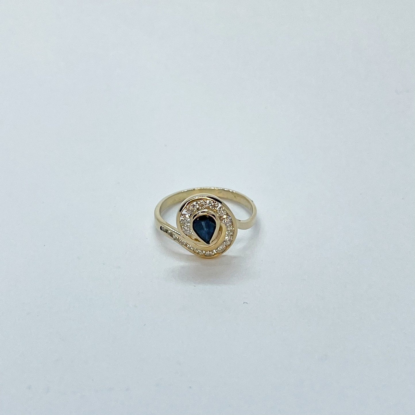 18K Pear Shaped Sapphire Ring
