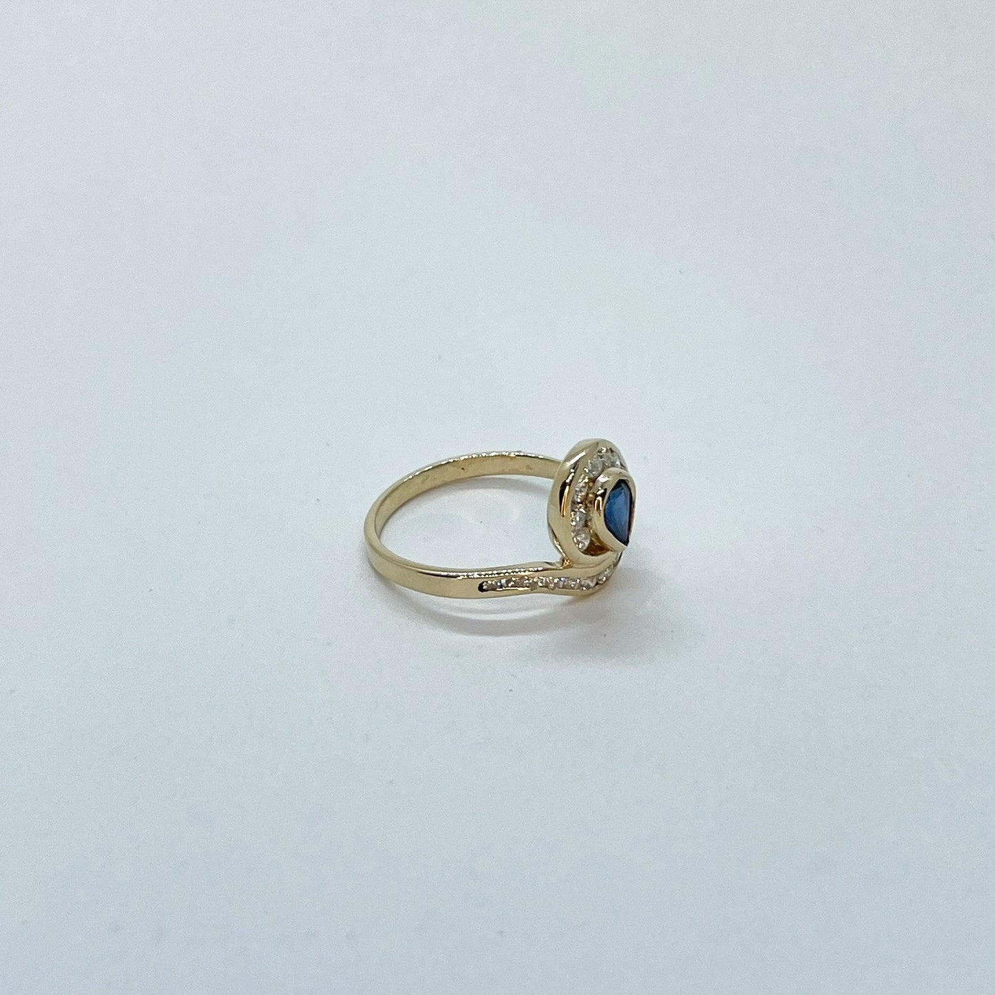 18K Pear Shaped Sapphire Ring
