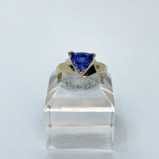 14K Ceylon Sapphire Triangle Ring
