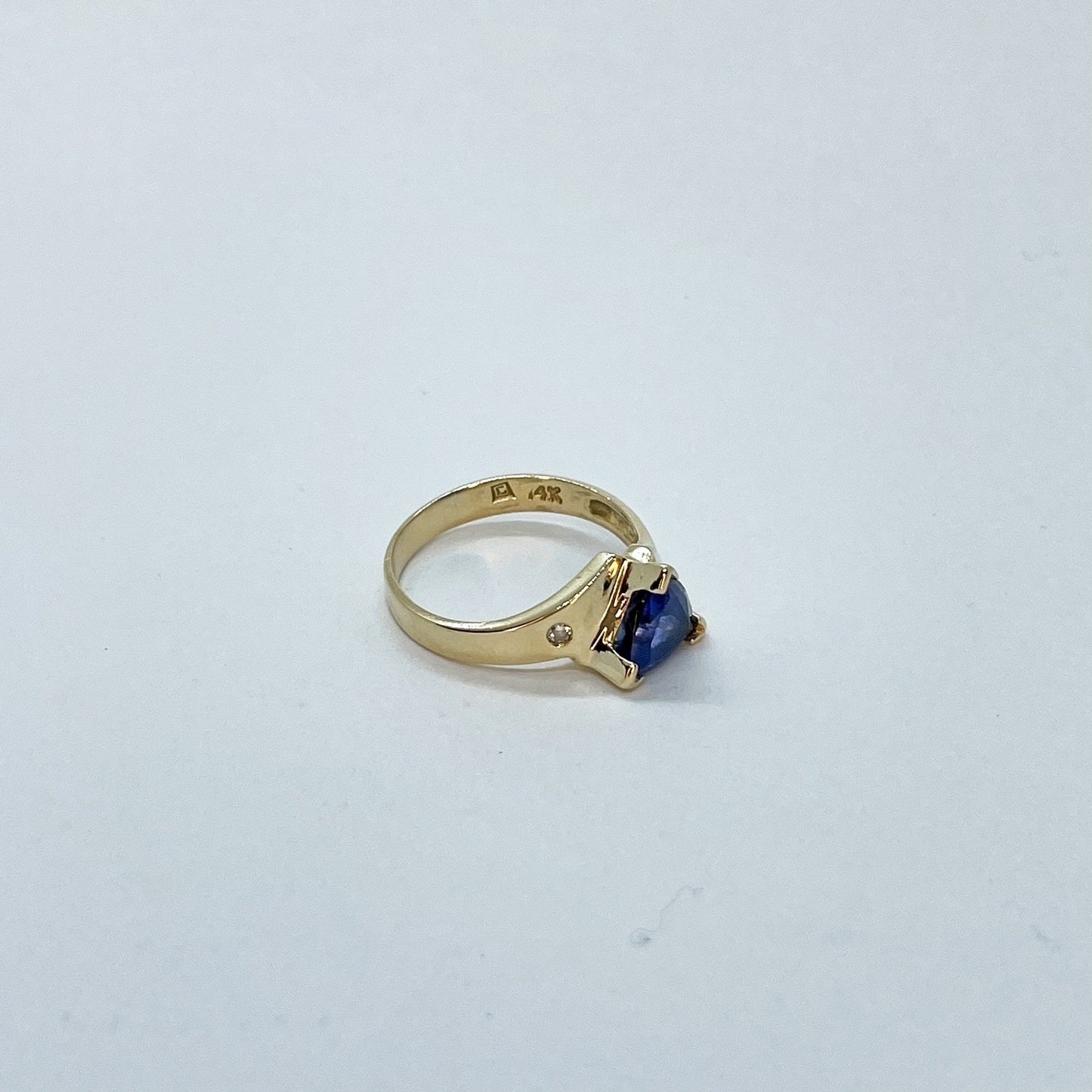 14K Ceylon Sapphire Triangle Ring