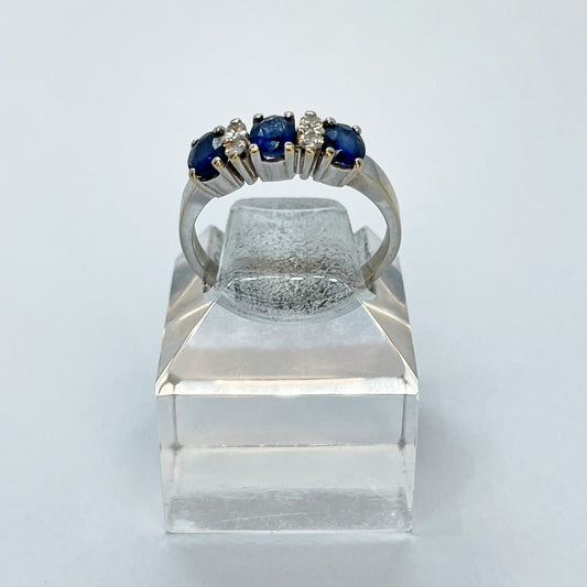 18K Sapphire and Diamond Gemstone ring