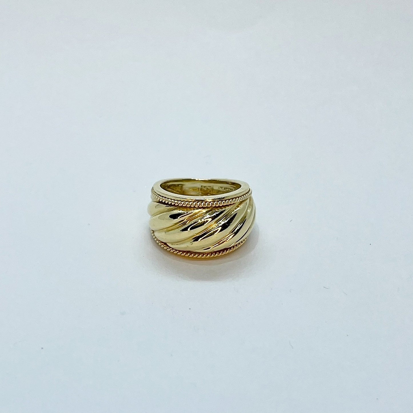 18K Diagonal Stripe with Milgrain Accents