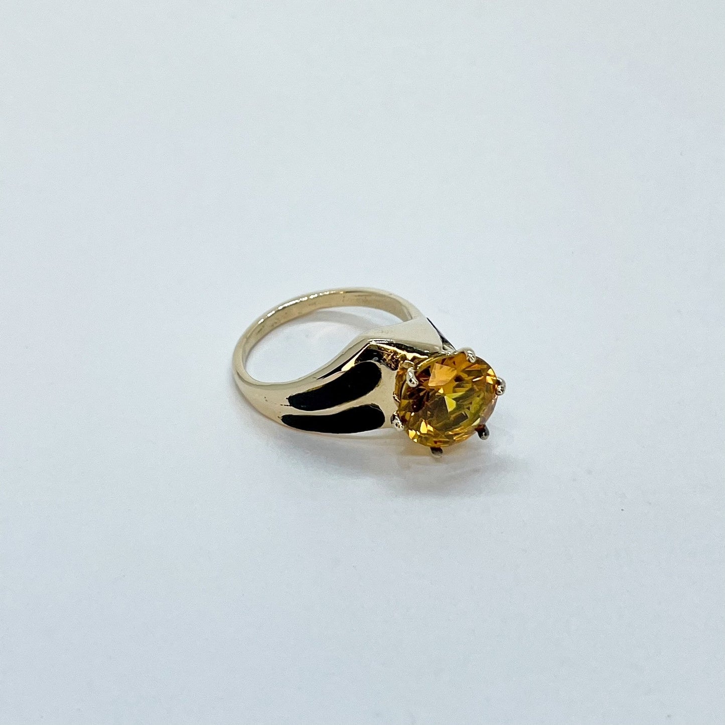 14K Citrine Ring with Onyx Inlay band design