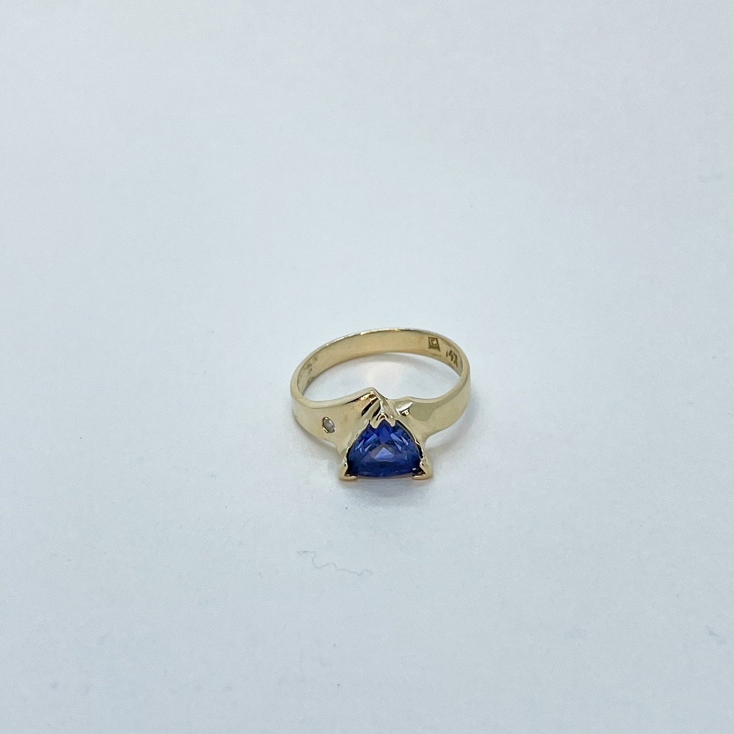 14K Ceylon Sapphire Triangle Ring